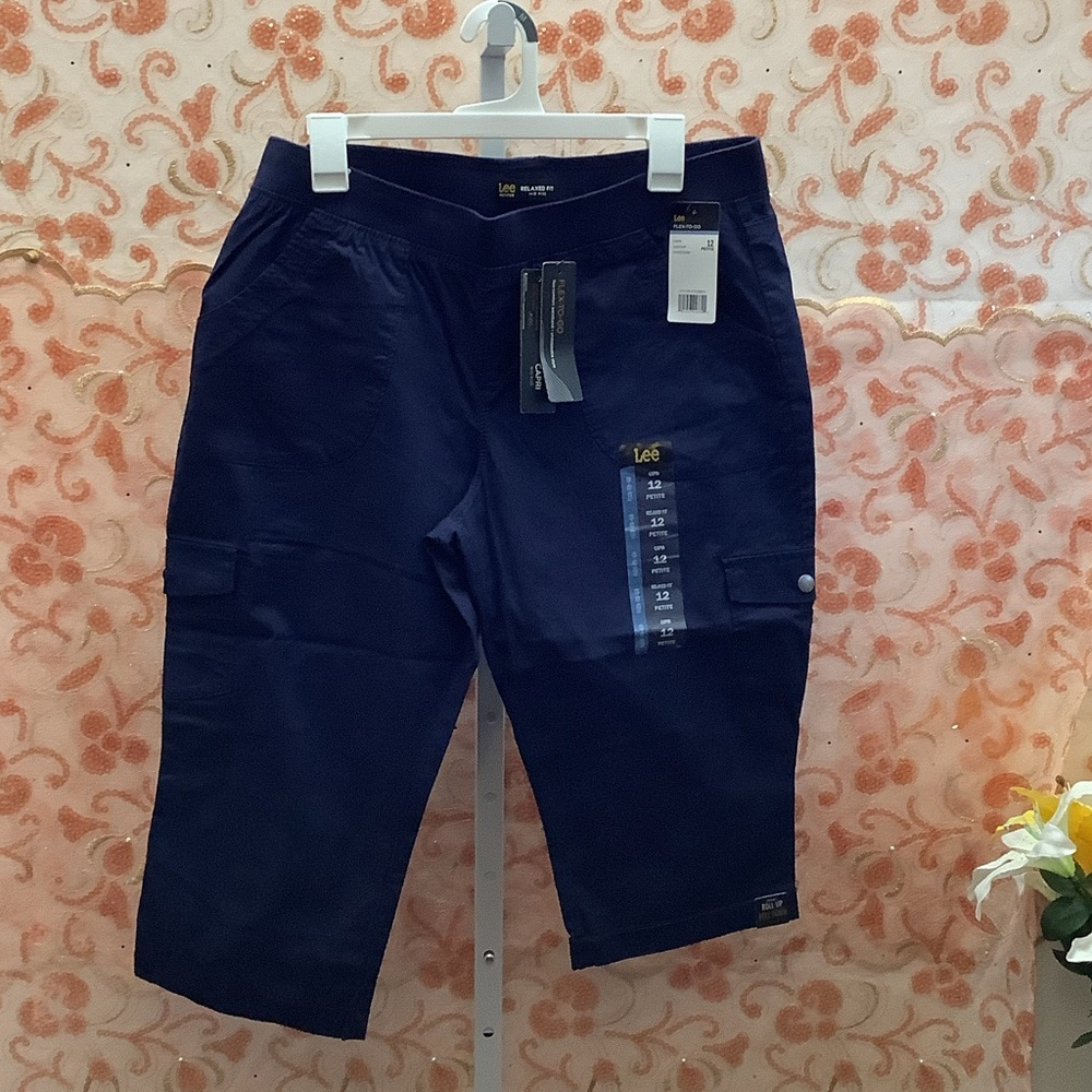 Lee Women's Navy Capris